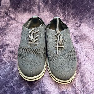 Wonder nation, fabric kids, dress shoes, size 4, gray
